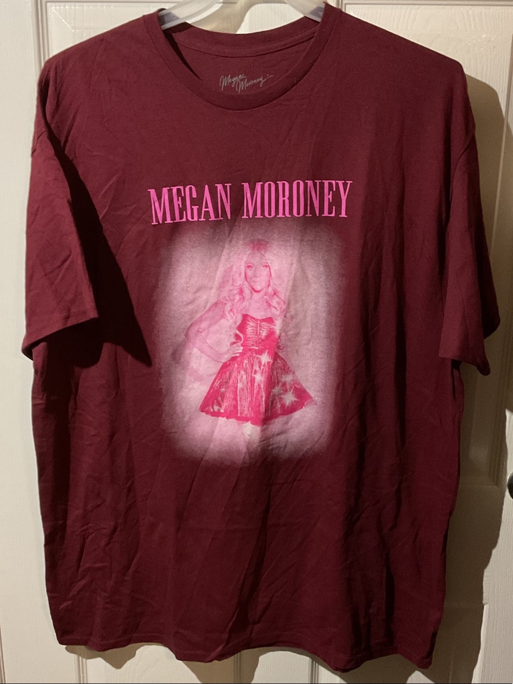 Megan Moroney Graphic Short-Sleeve Band Tee — Burgundy with Pink Print
